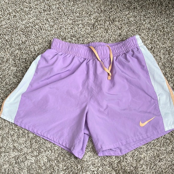 Nike athletic shorts for girls - Picture 1 of 2